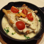 トンテキ食堂8 - チキンのコンフィ ガーリッククリーム(650円)