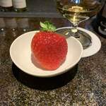 バー エグザゴーヌ - R1.12  本日のチャージは大きなあまおう