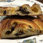 122695105 - パン・オ・レザンの断面