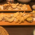 Ichi Yuu - 天ぷらは海老を初め揚げたての旬の野菜や魚の美味しい天ぷら。
                        
                        天ぷらには塩も添えられてるんで天つゆと好きな味付でいただけます。