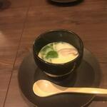 Ichi Yuu - 追加して貰った茶碗蒸しはお洒落な陶器の器に入った上品な味の茶碗蒸しでした。
                      