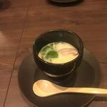 いち遊 - 追加して貰った茶碗蒸しはお洒落な陶器の器に入った上品な味の茶碗蒸しでした。
