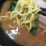 武道家 賢斗 - もっちりした中太麺(酒井製麺！)