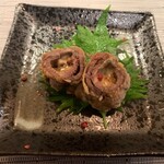 日本酒バル 蔵のや - ローストビーフチーズ巻きカレー風味