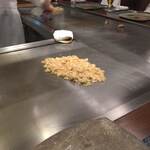 鉄板焼 但馬 - 鉄板でいい香り♪