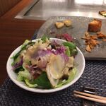 鉄板焼 但馬 - サラダ、多すぎ＾＾；