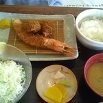 あげ藤 - 珍しく、有頭エビフライ定食