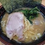 横浜ラーメン 北村家 - ラーメン（680円）