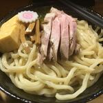 極太濁流ラーメン ら・けいこ - 盛りそば麺アップ
            麺はちょっと細めのうどん程の太さです。