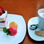 ブラッセリー＆ラウンジ 「シアラ」 - 苺のショートケーキとカプチーノ