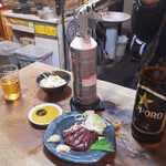 宮川橋もつ肉店 - バーナーで炙りましょう