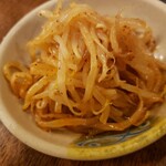 焼肉中華 北京 - もやしナムル(ビールのサービス)