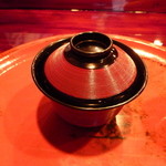 草喰 なかひがし - 2012年3月白味噌仕立てです。出汁は、野菜の味のみ。かぶらとヨモギの餅入り！