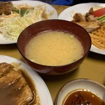 ムツヤ - 定食のみそ汁