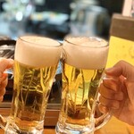 122721445 - 生ビールで乾杯