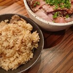 鶏そば 新里 - まかないチャーハン。チャーシュー丼。