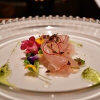 箱根フォンテーヌ・ブロー仙石亭 - 昆布締めしたメダイのカルパッチョ 大葉のピストソースとカラスミのエッセンス