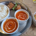 バタチキ - 海老、バターチキンのカレー。ライスとタンカラ二個。サラダ(単品)