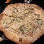 ロイヤル響 - 見よ！このデカさを！
      味も本格的でメチャ旨いのだ。