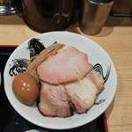 松戸富田麺業 - 濃厚特製つけ麺の麺と具材