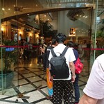 The Gold Teak Room - ホテル入口