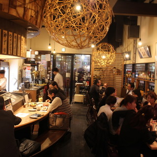 ◇◆人気のカウンター◆◇団体様にはテーブル席も◇◆