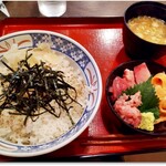 Bonten Gyokou - 海鮮丼　酢飯でない