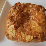 エズ ブルー - アマンディーヌ