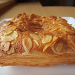 エズ ブルー - カリカリのデニッシュ生地