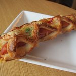 エズ ブルー - 長ーいソーセージ　カリサククロワッサンとよく合います