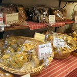 エズ ブルー - スコーン、マフィン等焼き菓子は充実