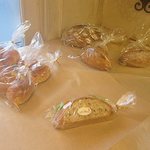 エズ ブルー - 早い時間のせいかハード系は値札すらついておらず‥