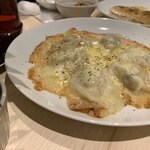 餃子居酒屋ぎょびー - チーズ羽根餃子