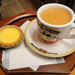 香港時間 - 生姜熱奶茶 (特辛)と香港エッグタルト(蛋撻)
