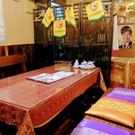 キンカーオ - テーブル席