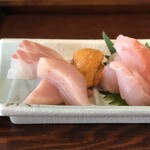 よねさん - 〈2019年12月再訪・89回目〉昼呑みセットの刺し盛り左半分