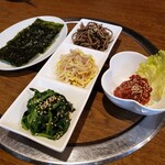 韓国料理　東海苑 - ナムル３種＋韓国海苔＋チャンジャ2019.12.23
