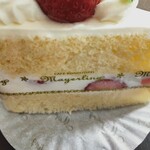 マイヤーリング - いちごのケーキ（横から）