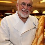 122735049 - フランスパンの神様 ビゴ氏