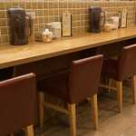 鶏ポタラーメンTHANK - 清潔なカウンター席