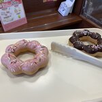 Mister Donut - 2019/12 ボク好みのポン・デ・ダブルショコラ 130円（税抜き）/テイクアウト 140円とポン・デ・ストロベリーショコラ  130円（税抜き)/テイクアウト 140円