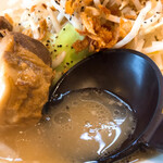 アヒル家 - 豚野菜ラーメン とろ豚骨ベーススープ