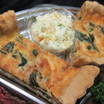 ジュイップ - ベーコンとほうれん草のキッシュ、燻製数の子のクリームチーズ和え