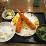 ときわ食堂 - えびフライ定食！基本は単品。＋260円（税抜）で定食になります。