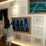 AKB48カフェ&ショップ - メンバーの色紙が飾られています