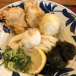 うどん工房悠々 - 鶏と半熟玉子天ぶっかけ（冷）（アップ）