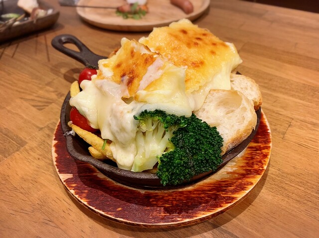 閉店】花畑牧場ラクレットチーズ×夜景×肉バル ラ・リゾート 三宮 閉店】花畑牧場ラクレットチーズ×夜景×肉バル ラ・リゾート 三宮