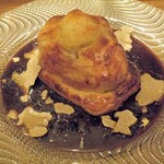 ラ プランシュ - 黒毛和牛ヒレとフォアグラと丸々トリュフのパイ包み（トリュフソース）