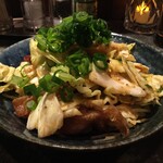 サンチャ フカミ - 鶏皮キャベツ味噌ダレサラダ