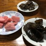 そば処鶴子 - 紅大根漬物とキクラゲ